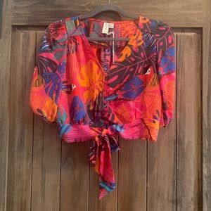 Joie cropped parrot resort blouse. NWT. Size small